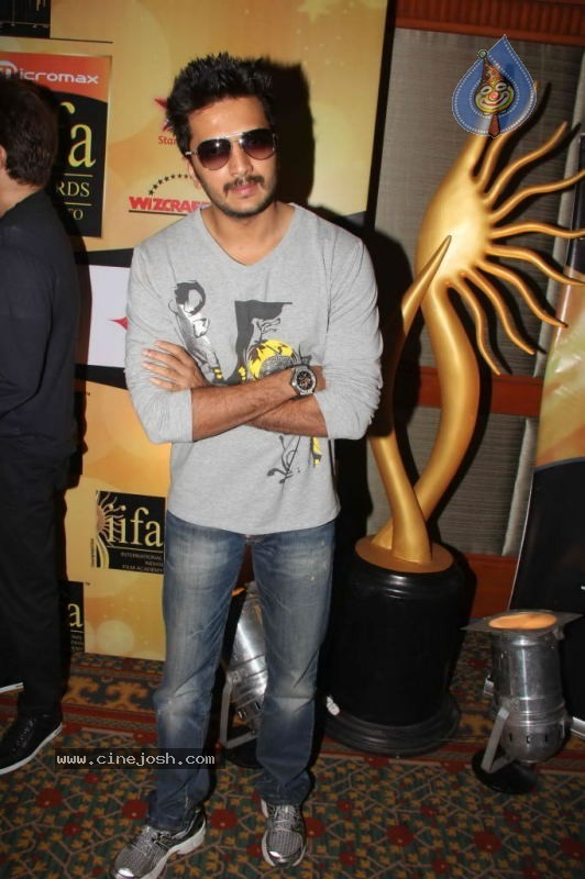 Bollywood Stars at IIFA Press Meet - 13 / 44 photos