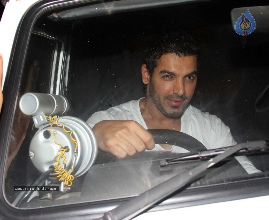 Bollywood Stars at Karan Johar Birthday Bash - 27 / 72 photos
