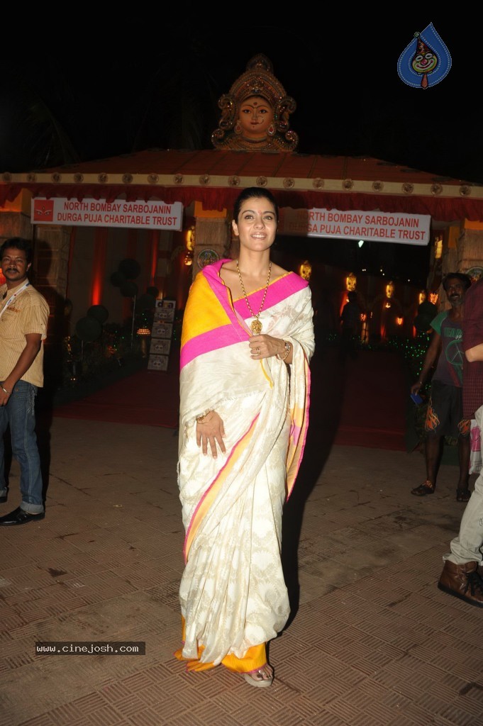 Bollywood Stars at Navarathri Celebrations - 29 / 79 photos