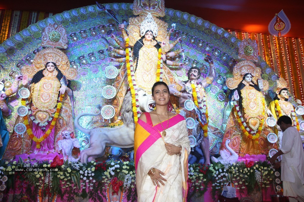 Bollywood Stars at Navarathri Celebrations - 42 / 79 photos