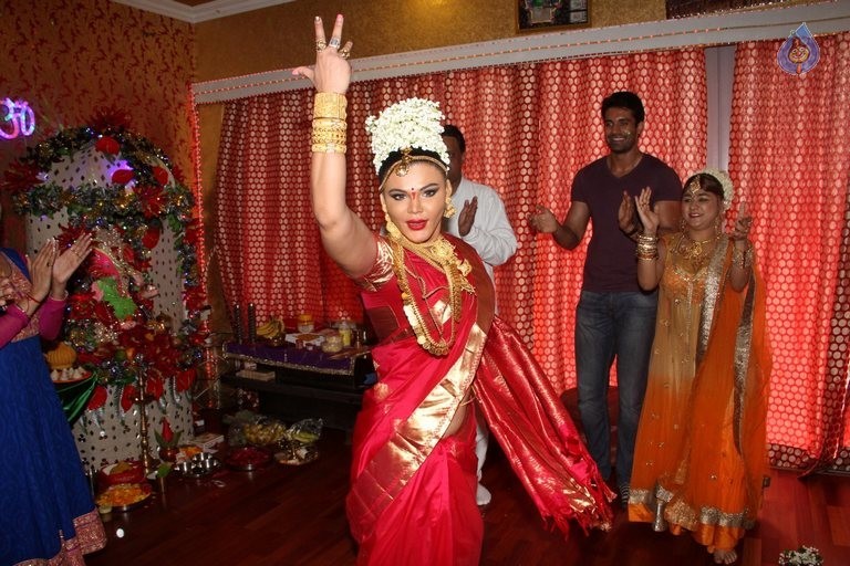 Bollywood Stars Celebrates Ganesh Festival 2015 - 1 / 63 photos