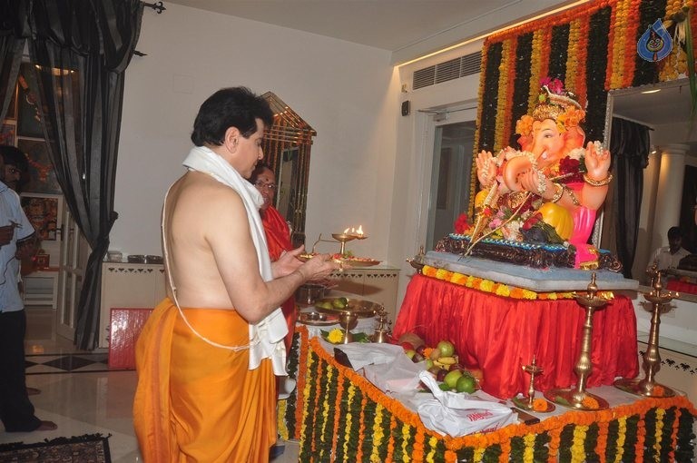 Bollywood Stars Celebrates Ganesh Festival 2015 - 2 / 63 photos