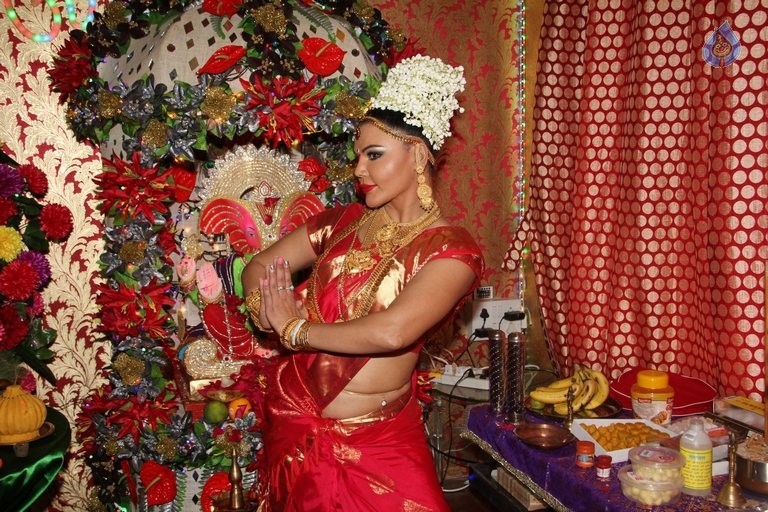 Bollywood Stars Celebrates Ganesh Festival 2015 - 5 / 63 photos