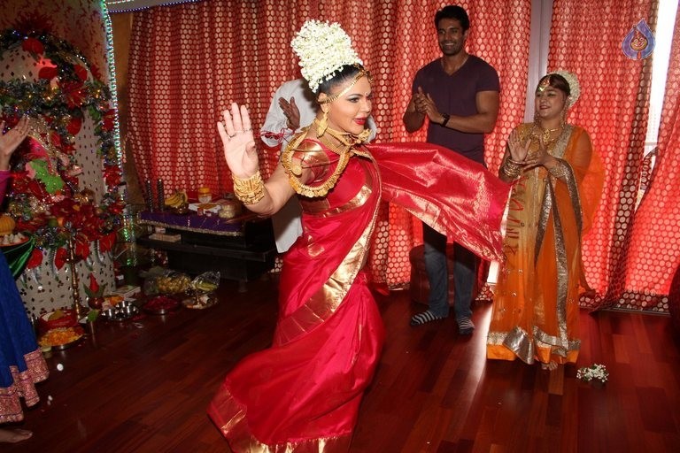 Bollywood Stars Celebrates Ganesh Festival 2015 - 6 / 63 photos