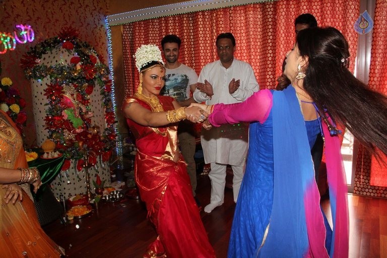 Bollywood Stars Celebrates Ganesh Festival 2015 - 9 / 63 photos