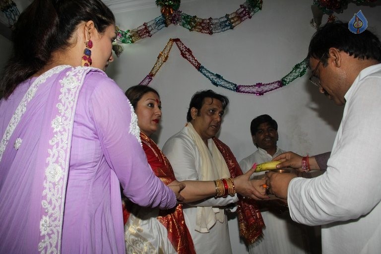 Bollywood Stars Celebrates Ganesh Festival 2015 - 10 / 63 photos