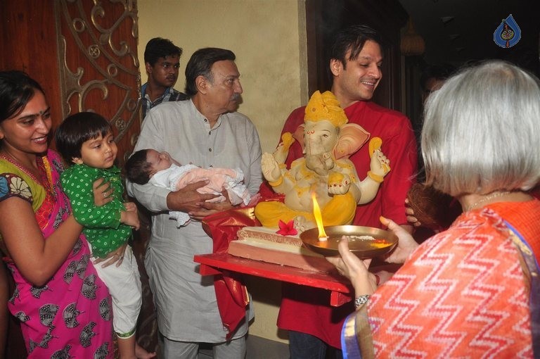 Bollywood Stars Celebrates Ganesh Festival 2015 - 14 / 63 photos