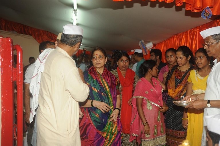 Bollywood Stars Celebrates Ganesh Festival 2015 - 16 / 63 photos