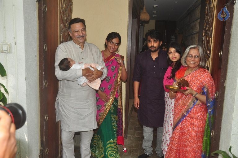 Bollywood Stars Celebrates Ganesh Festival 2015 - 29 / 63 photos