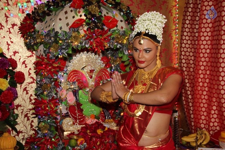 Bollywood Stars Celebrates Ganesh Festival 2015 - 40 / 63 photos