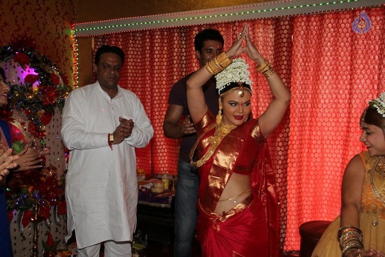 Bollywood Stars Celebrates Ganesh Festival 2015 - 50 / 63 photos
