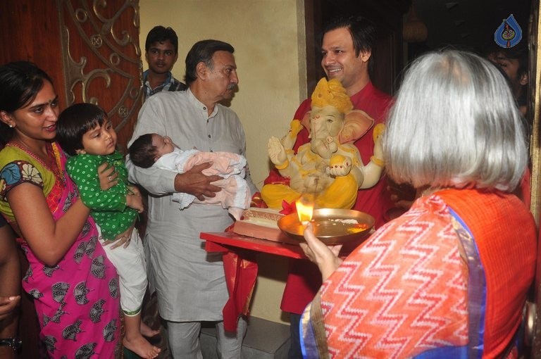 Bollywood Stars Celebrates Ganesh Festival 2015 - 53 / 63 photos