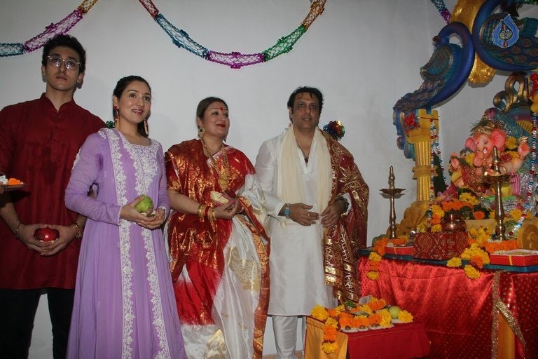 Bollywood Stars Celebrates Ganesh Festival 2015 - 54 / 63 photos