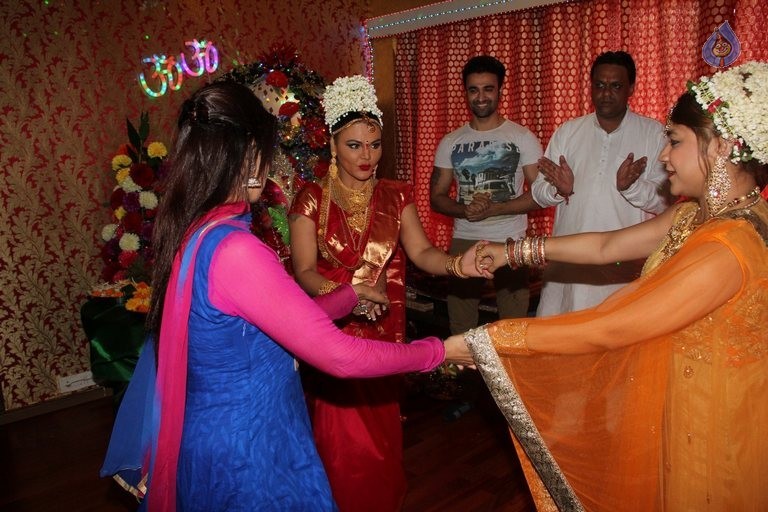 Bollywood Stars Celebrates Ganesh Festival 2015 - 57 / 63 photos