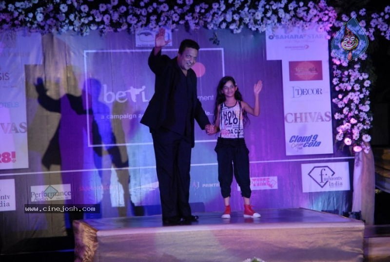 Bollywood Stars walk The Ramp For Archana Kochhar  - 39 / 49 photos