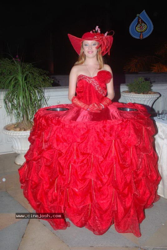 Bollywood Top Models at Rose Fashion Show - 10 / 154 photos