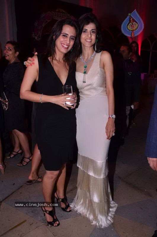 Bollywood Top Models at Rose Fashion Show - 31 / 154 photos