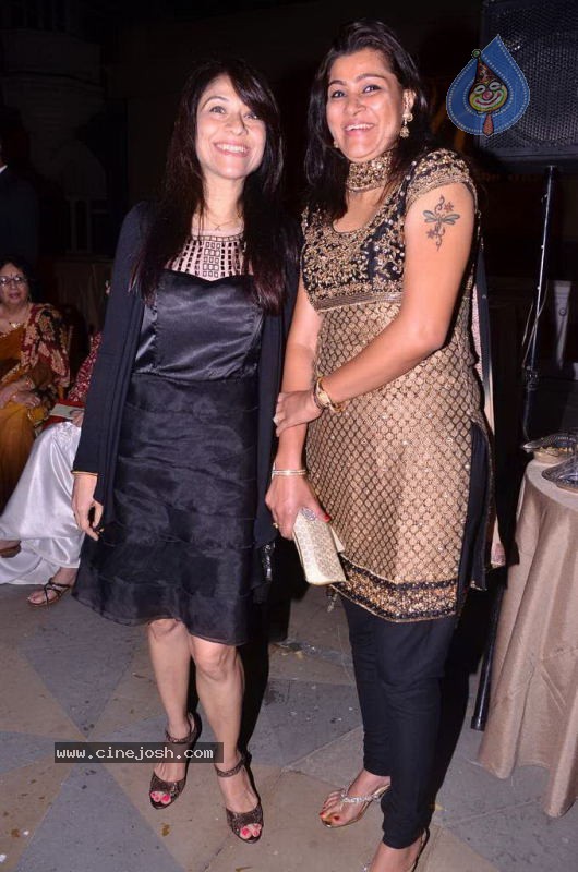 Bollywood Top Models at Rose Fashion Show - 33 / 154 photos