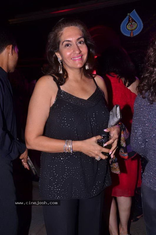 Bollywood Top Models at Rose Fashion Show - 48 / 154 photos