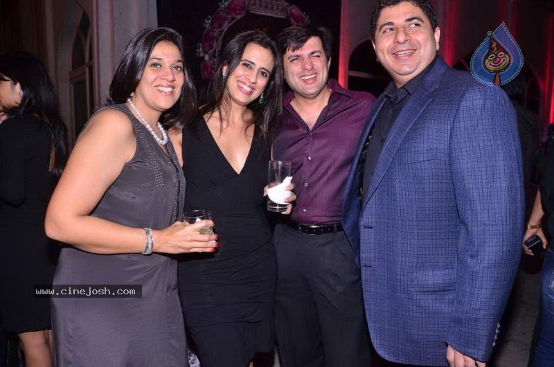 Bollywood Top Models at Rose Fashion Show - 61 / 154 photos