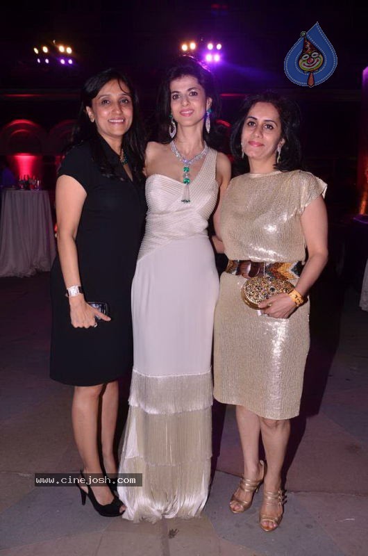 Bollywood Top Models at Rose Fashion Show - 65 / 154 photos