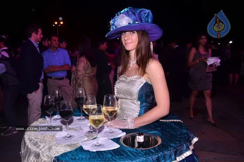 Bollywood Top Models at Rose Fashion Show - 87 / 154 photos