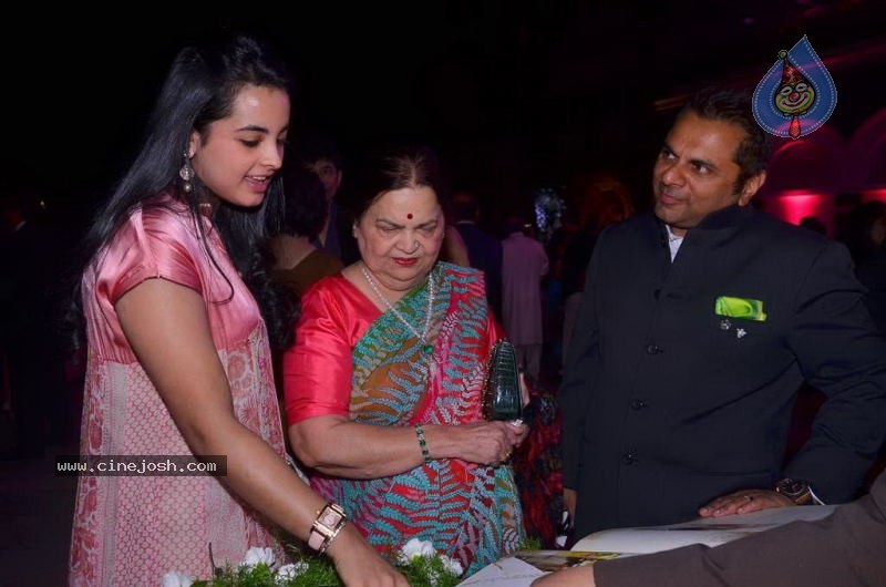 Bollywood Top Models at Rose Fashion Show - 113 / 154 photos