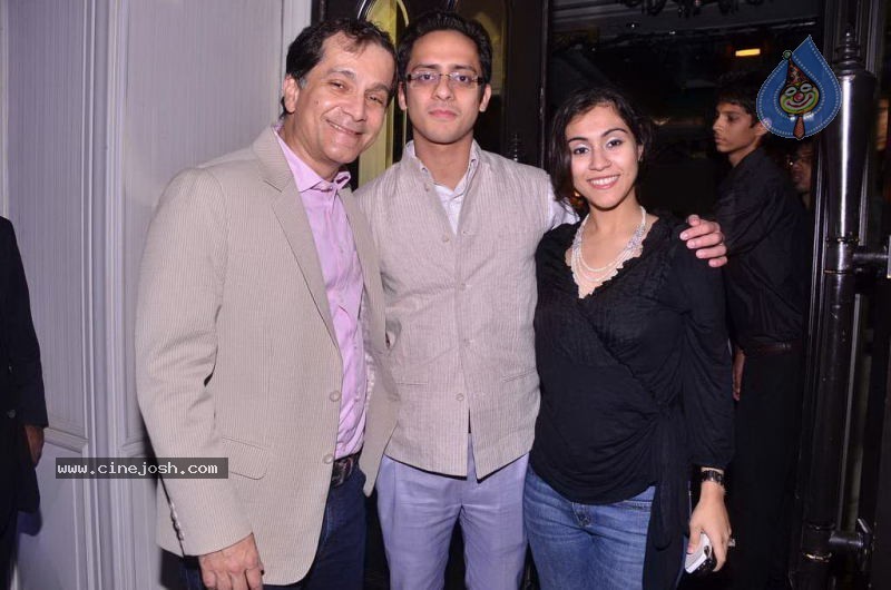 Bollywood Top Models at Rose Fashion Show - 130 / 154 photos