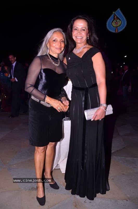 Bollywood Top Models at Rose Fashion Show - 133 / 154 photos