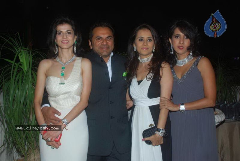 Bollywood Top Models at Rose Fashion Show - 142 / 154 photos