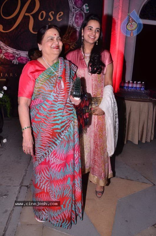 Bollywood Top Models at Rose Fashion Show - 147 / 154 photos