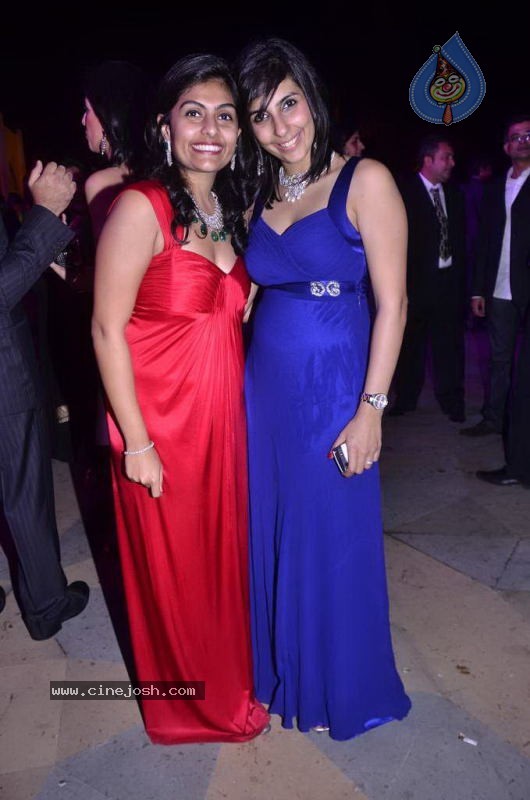 Bollywood Top Models at Rose Fashion Show - 152 / 154 photos