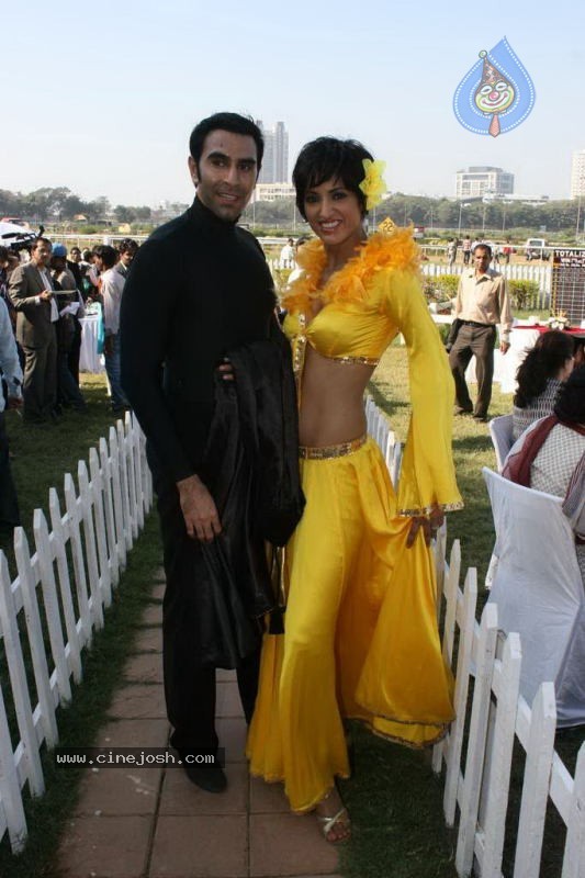 Bollywood Top Models at SIPL Race - 7 / 45 photos