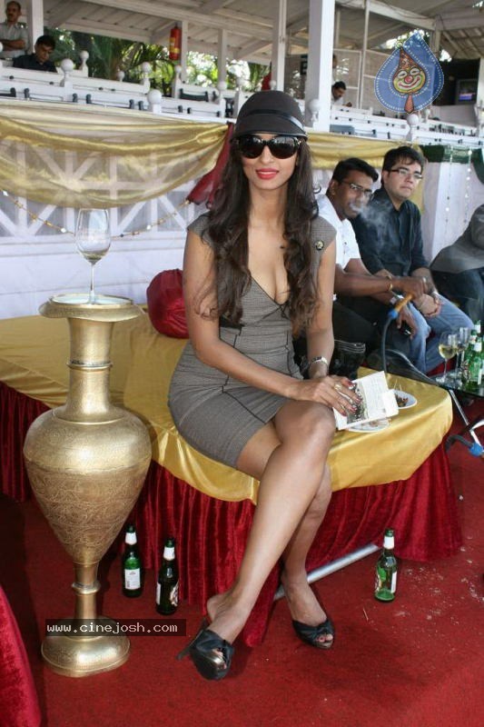 Bollywood Top Models at SIPL Race - 13 / 45 photos