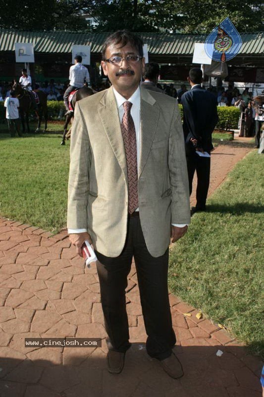 Bollywood Top Models at SIPL Race - 25 / 45 photos