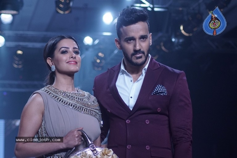 Bombay Times Fashion Week - 11 / 52 photos