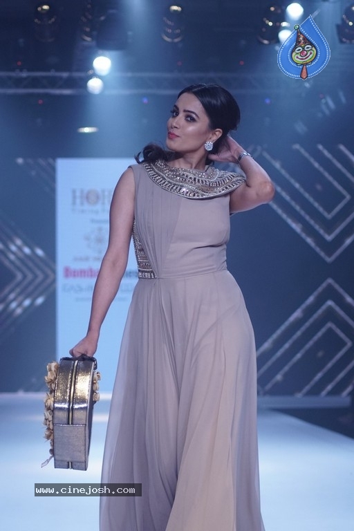 Bombay Times Fashion Week - 27 / 52 photos