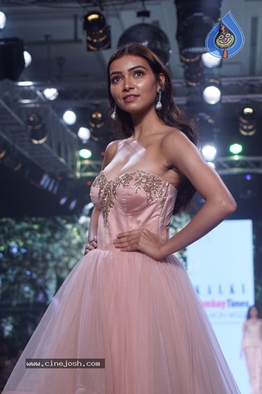 Bombay Times Fashion Week - 29 / 52 photos
