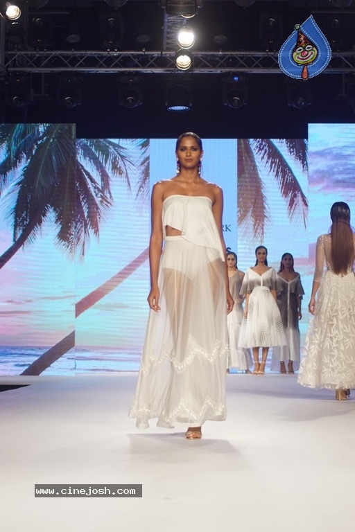 Bombay Times Fashion Week Photos - 18 / 89 photos
