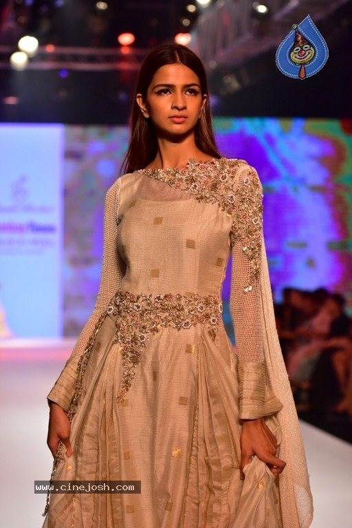 Bombay Times Fashion Week Photos - 44 / 89 photos