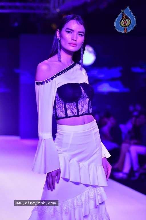 Bombay Times Fashion Week Photos - 46 / 89 photos