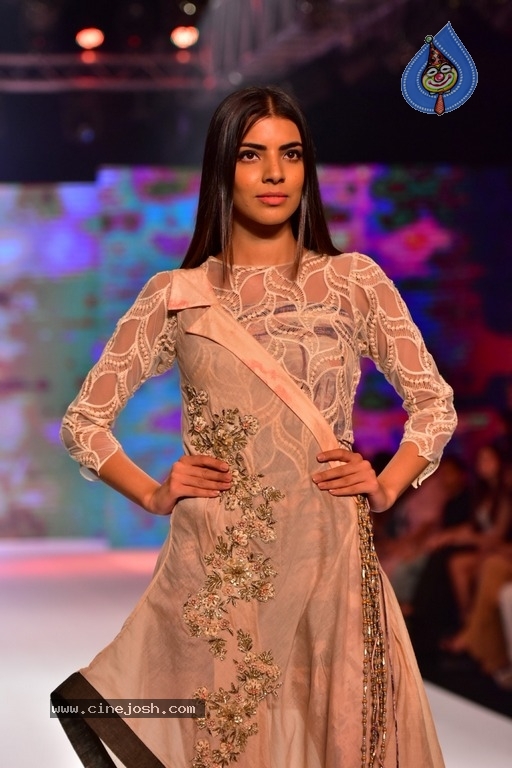 Bombay Times Fashion Week Photos - 47 / 89 photos