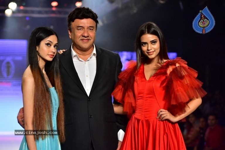 Bombay Times Fashion Week Photos - 56 / 89 photos