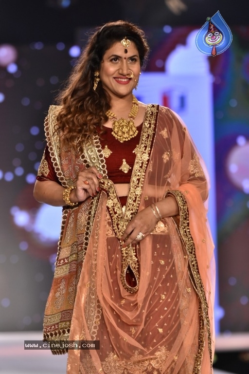 Bombay Times Fashion Week Photos - 76 / 89 photos