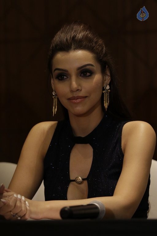 Calendar Girls at Martini Queens Exhibition  - 25 / 37 photos