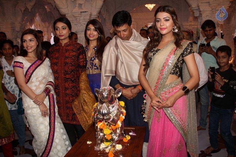 Calendar Girls Team at Andheri Cha Raja - 22 / 42 photos