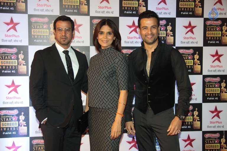 Celebrities at 22nd Annual Star Screen Awards - 40 / 82 photos