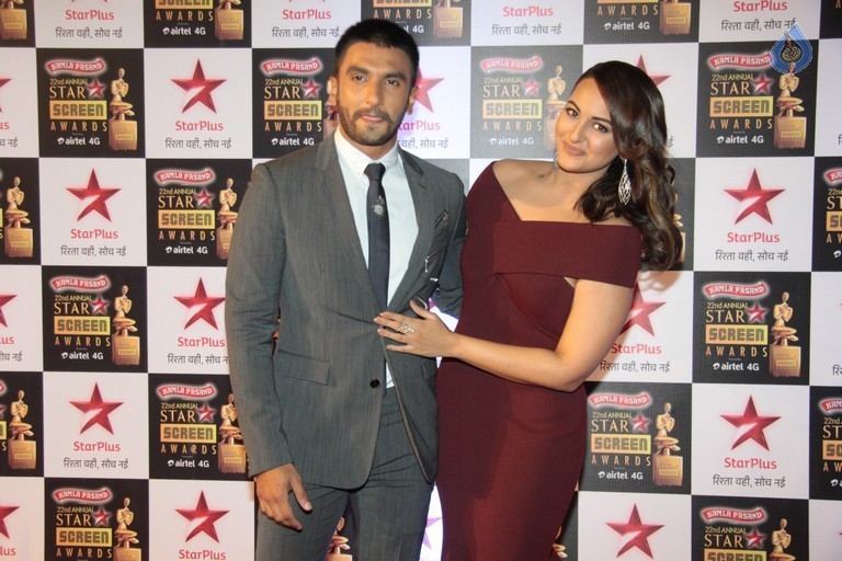 Celebrities at 22nd Annual Star Screen Awards - 62 / 82 photos