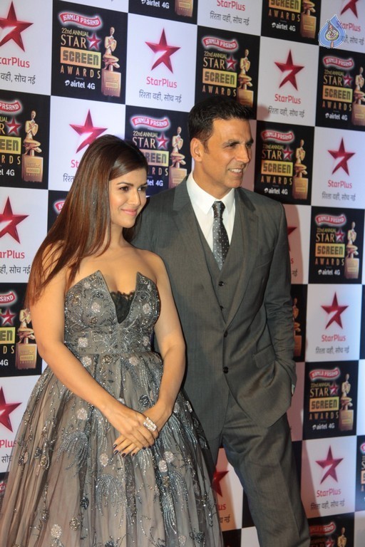 Celebrities at 22nd Annual Star Screen Awards - 64 / 82 photos