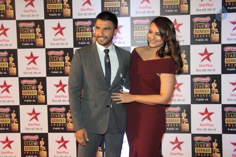 Celebrities at 22nd Annual Star Screen Awards - 76 / 82 photos